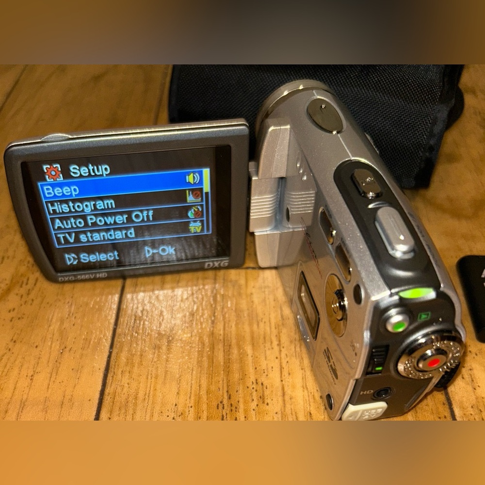 Silver HD Video Camera - Picture 7 of 8